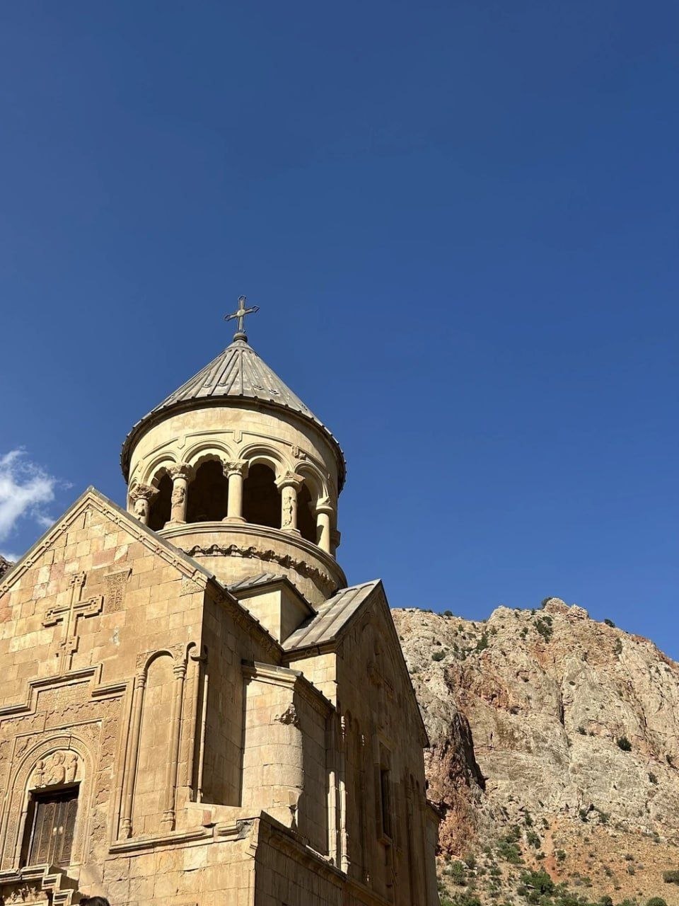 Нораванк — церковь среди красных скал — фото с маршрута